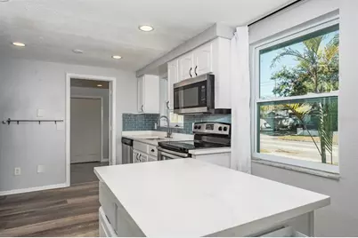 301 43rd Avenue N, Saint Petersburg, FL 33703 - Photo 9