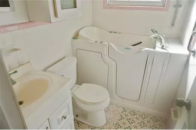 385 Dolphin Avenue SE, Saint Petersburg, FL 33705 - Photo 11