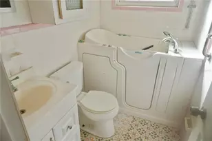 385 Dolphin Ave SE, Saint Petersburg, FL 33705 - Photo 11