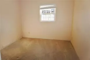 385 Dolphin Ave SE, Saint Petersburg, FL 33705 - Photo 9