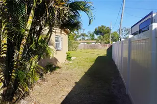 385 Dolphin Ave SE, Saint Petersburg, FL 33705 - Photo 17