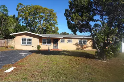 385 Dolphin Avenue SE, Saint Petersburg, FL 33705 - Photo 1