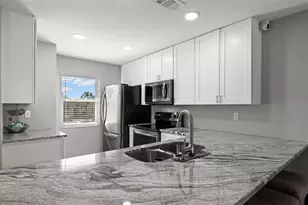 3001 58th Ave S, Saint Petersburg, FL 33712 - Photo 9