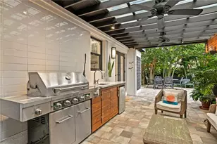 656 16th Ave NE, Saint Petersburg, FL 33704 - Photo 17