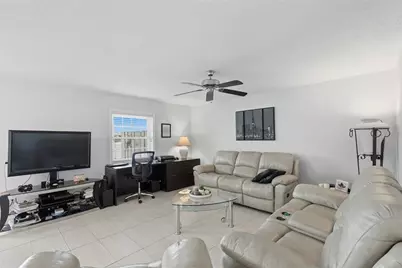3783 Pompano #B, Saint Petersburg, FL 33705 - Photo 9