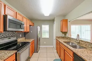 37706 Aaralyn Rd, Zephyrhills, FL 33542 - Photo 13