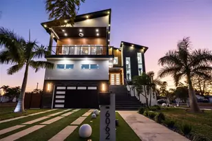 6062 Bayou Grande Blvd NE, Saint Petersburg, FL 33703 - Photo 1