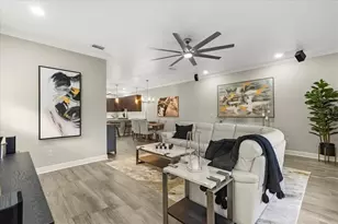 171 Valencia Cir, Saint Petersburg, FL 33716 - Photo 9