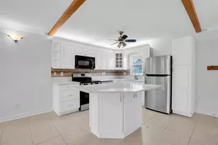 7625 Sun Island Dr S, South Pasadena, FL 33707 - Photo 5