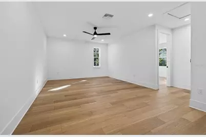 8101 Country Club Road N, Saint Petersburg, FL 33710 - Photo 7