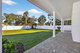 8101 Country Club Rd N, Saint Petersburg, FL 33710 - Photo 37