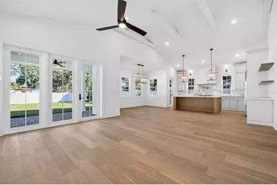 8101 Country Club Road N, Saint Petersburg, FL 33710 - Photo 5