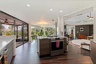 7117 Sunshine Dr S, Saint Petersburg, FL 33705 - Photo 13