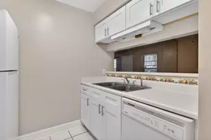 14319 Hanging Moss Cir, Tampa, FL 33613 - Photo 7