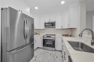 100 Bluff View Dr, Belleair Bluffs, FL 33770 - Photo 9