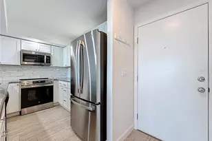 7560 Bay Island Dr S, South Pasadena, FL 33707 - Photo 5