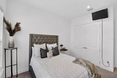 10807 Wicker Park Place, Palmetto, FL 34221 - Photo 11