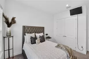 10807 Wicker Park Pl, Palmetto, FL 34221 - Photo 11