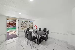 2910 W Burke St, Tampa, FL 33614 - Photo 9