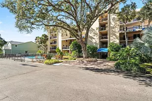 303 Tarpon Point, Tarpon Springs, FL 34689 - Photo 1