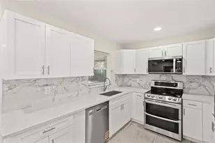 815 Shangri La Dr, Seffner, FL 33584 - Photo 9