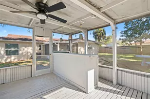 815 Shangri La Dr, Seffner, FL 33584 - Photo 35