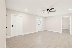 815 Shangri La Dr, Seffner, FL 33584 - Photo 5
