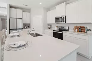 1025 Chasehill Ln, Zephyrhills, FL 33541 - Photo 15