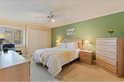 5668 Escondida Boulevard S, Saint Petersburg, FL 33715 - Photo 15