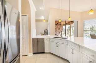 613 SE 4th Pl, Cape Coral, FL 33990 - Photo 15