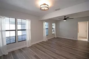 2425 Auburn St S, Saint Petersburg, FL 33712 - Photo 9