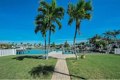 12155 5th Street E, Treasure Island, FL 33706 - Photo 5