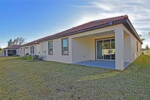 17304 Banded Gold Ln, Wimauma, FL 33598 - Photo 7