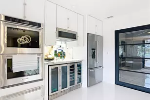 823 SW Kings Bay Dr, Crystal River, FL 34429 - Photo 13