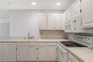 601 Arbor Lake Ln, Tampa, FL 33602 - Photo 13