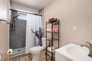 7200 7th St N, Saint Petersburg, FL 33702 - Photo 17