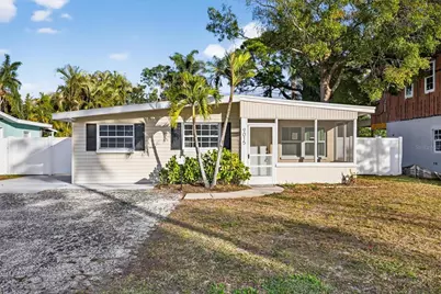 9015 Bay Street NE, Saint Petersburg, FL 33702 - Photo 1