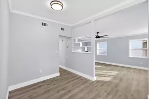 9015 Bay St NE, Saint Petersburg, FL 33702 - Photo 9