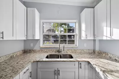 9015 Bay Street NE, Saint Petersburg, FL 33702 - Photo 7