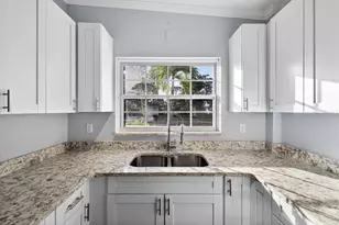 9015 Bay St NE, Saint Petersburg, FL 33702 - Photo 7