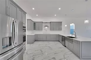 6516 Simone Shores Cir, Apollo Beach, FL 33572 - Photo 9