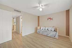 1290 83rd Ave N, Saint Petersburg, FL 33702 - Photo 15