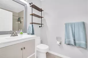 316 8th St S, Saint Petersburg, FL 33701 - Photo 15