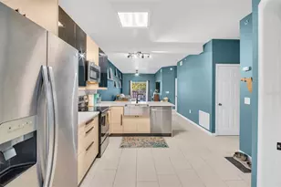 316 8th St S, Saint Petersburg, FL 33701 - Photo 9