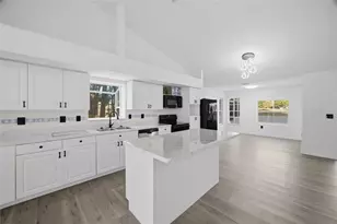6302 Silver Oaks Dr, Zephyrhills, FL 33542 - Photo 9