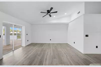 6302 Silver Oaks Drive, Zephyrhills, FL 33542 - Photo 11