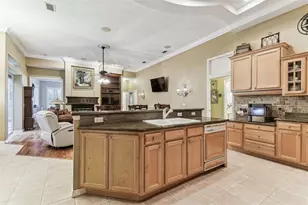 17906 Loretta Ln, Lutz, FL 33548 - Photo 9