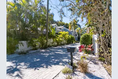557 Florida Avenue, Palm Harbor, FL 34683 - Photo 3