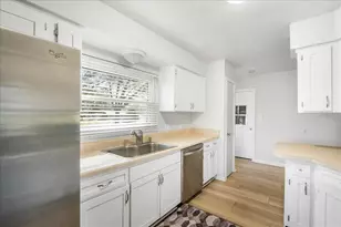 1016 Lady Guinevere Dr, Valrico, FL 33594 - Photo 11