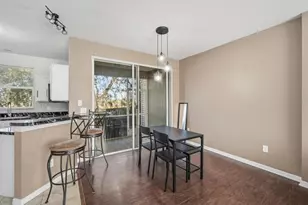 11008 Black Swan Ct, Seffner, FL 33584 - Photo 9